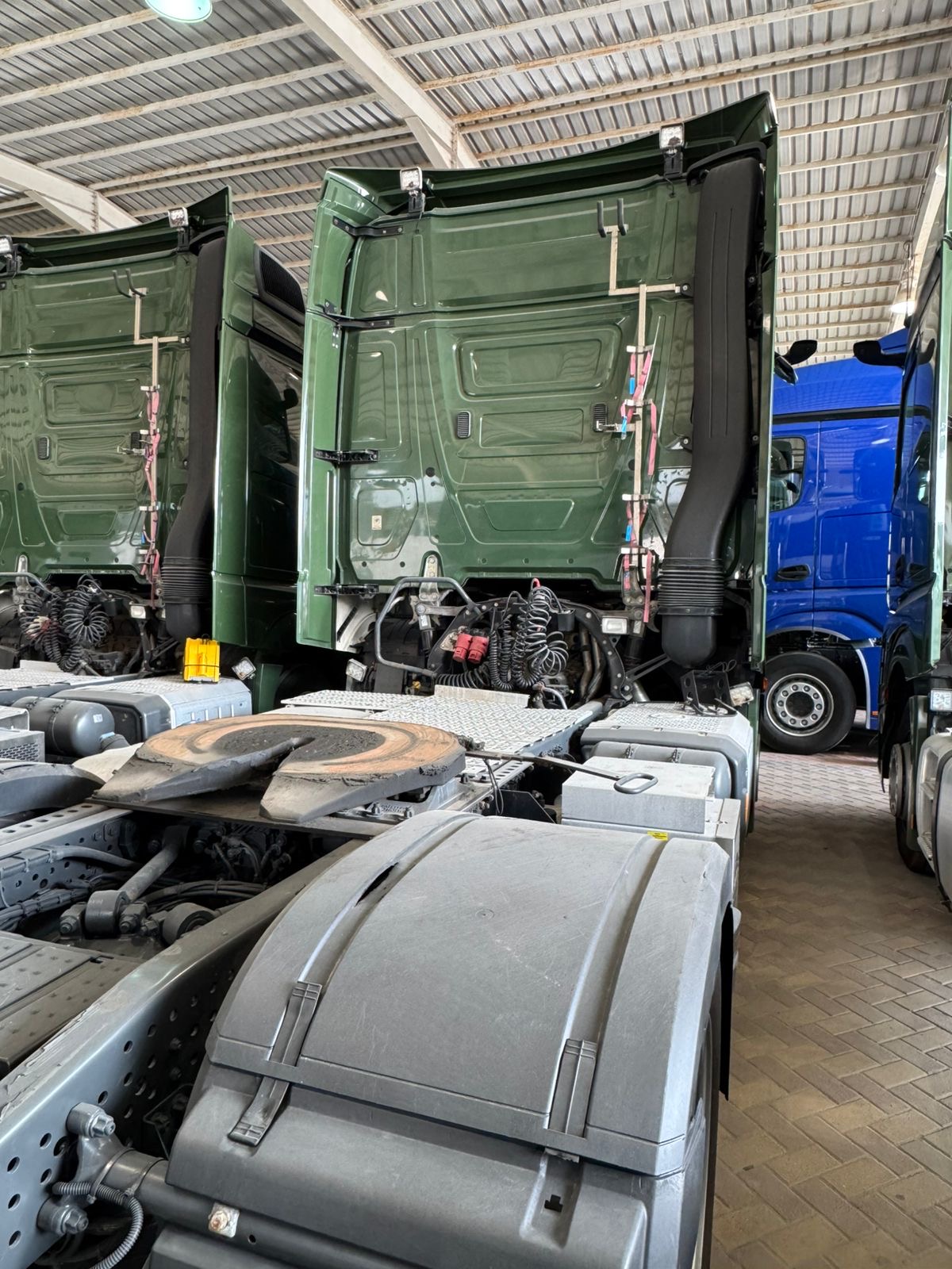 صورة Mercedes-Benz Actros 1842