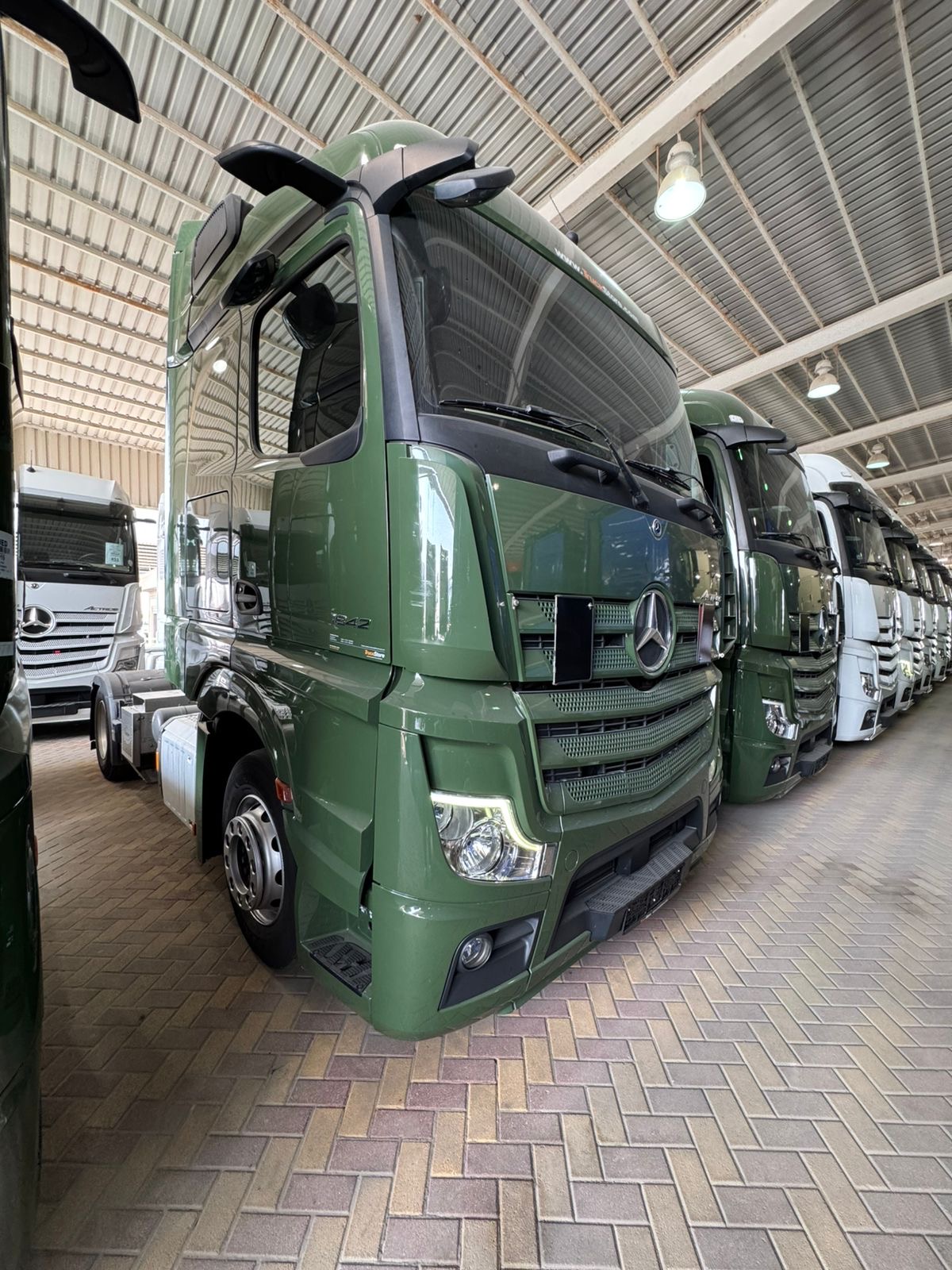 صورة Mercedes-Benz Actros 1842