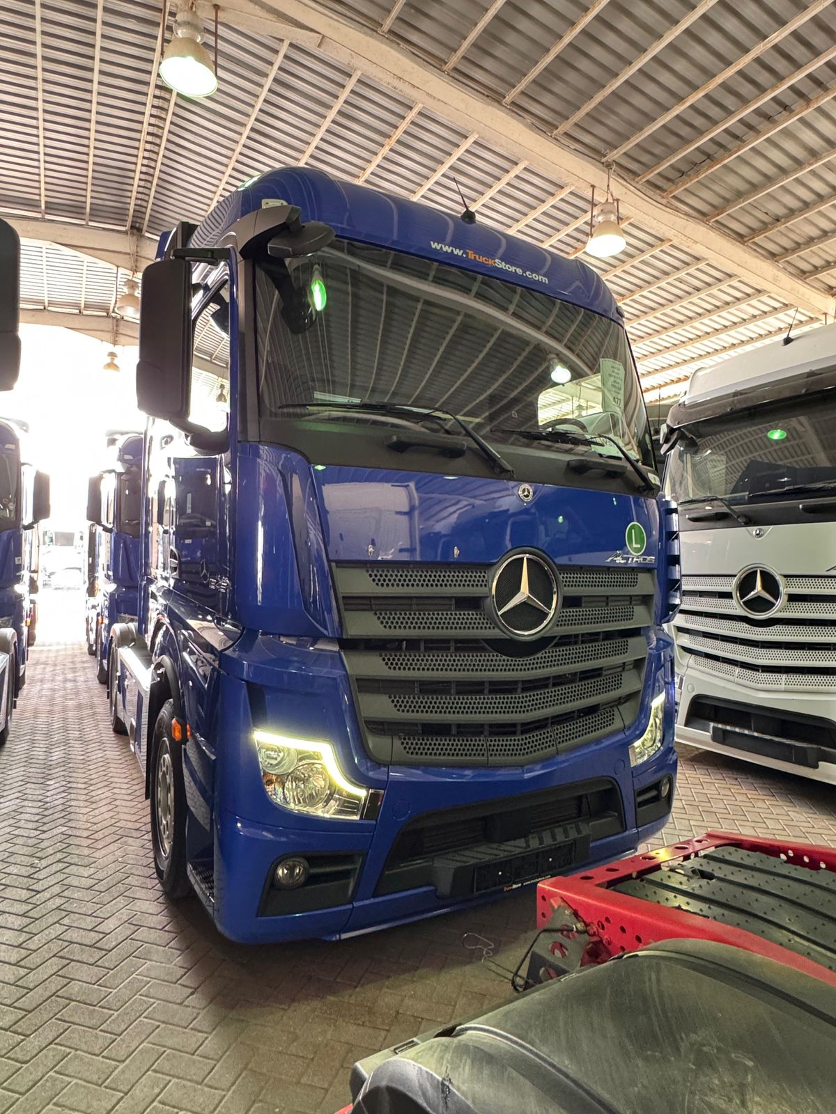صورة Mercedes-Benz Actros 1845